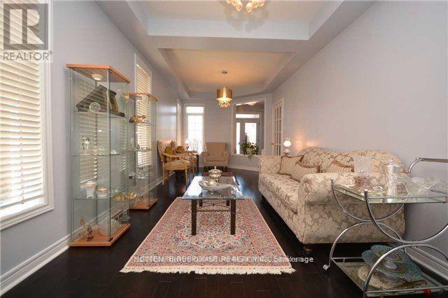 Building Photo - 3036 Hawktail Crescent