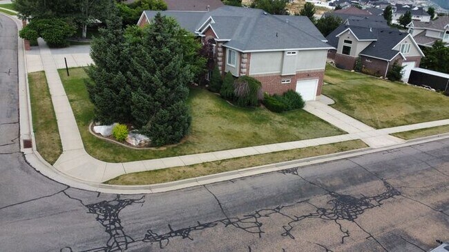 Foto del edificio - 5 bdrm 3bth Home 3 Car Garage Some utiliti...
