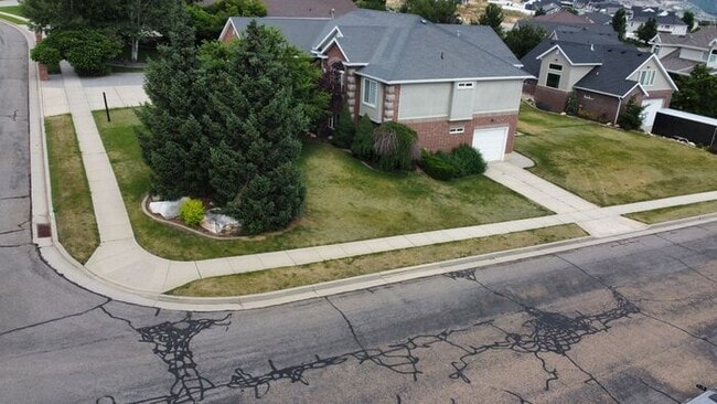 Building Photo - 5 bdrm 3bth Home 3 Car Garage Some utilities included