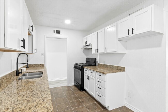 Building Photo - 3018 Vance