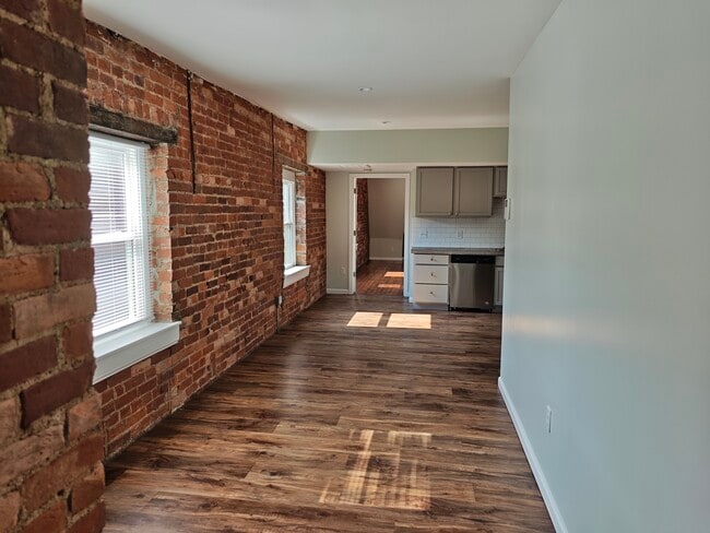Breakfast nook - 836 York St