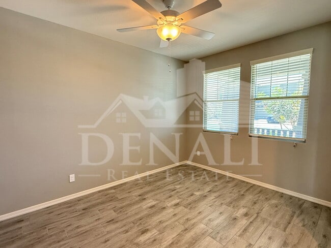 Foto del edificio - 15068 W Pierce St