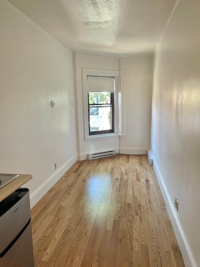 Building Photo - 1079 Beacon St