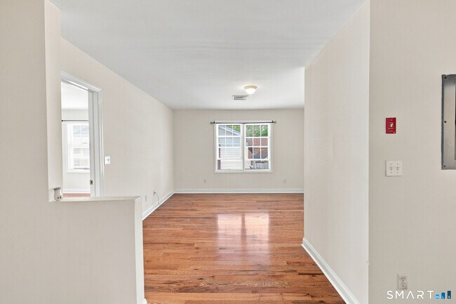 Building Photo - 35 Woodrow St