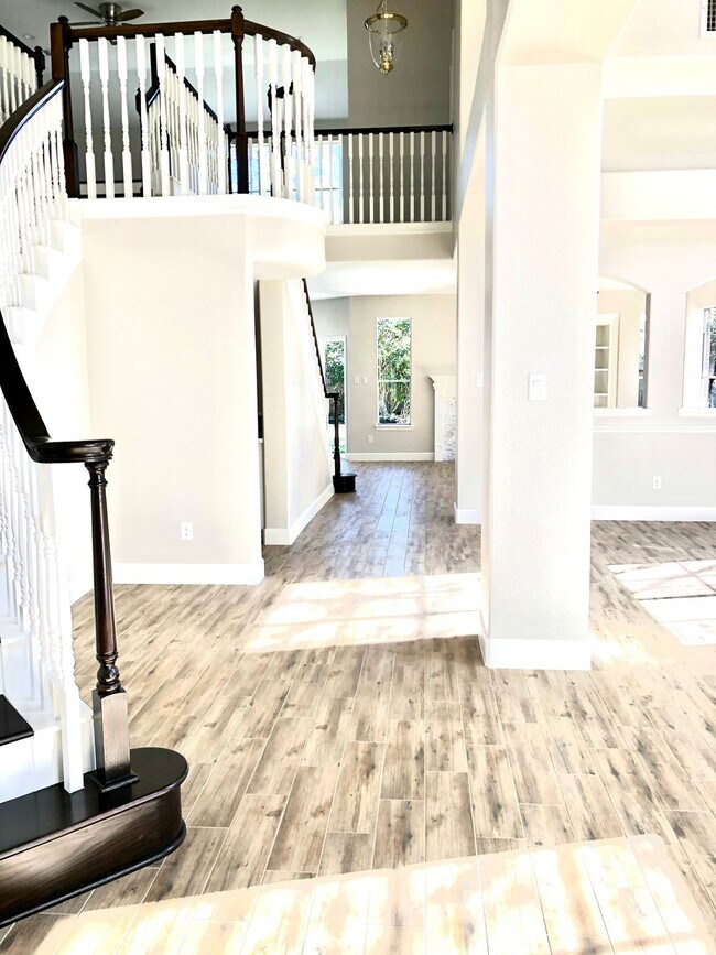 Foto del edificio - 5711 Silver Bay Ct