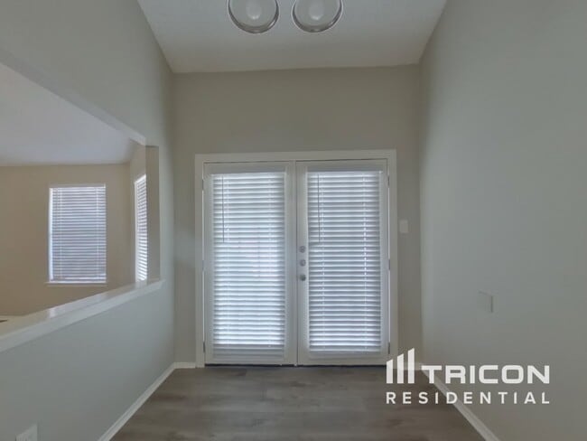 Foto del edificio - 3107 Lucida Ln