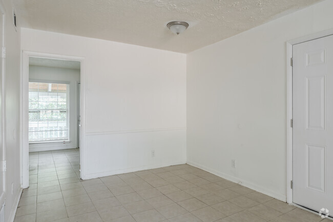 3BR, 2BA - 1266SF - Dining Room - Villas At Panthersville Apartment Homes*