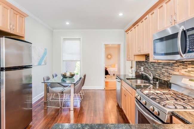 Foto del edificio - 385 Meridian St