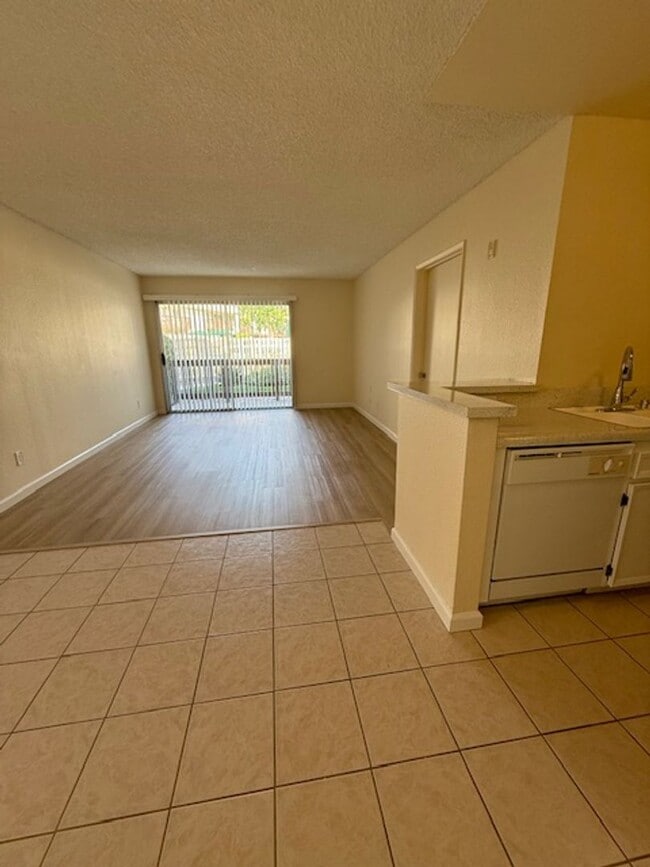 Foto del edificio - Lovely Mission Valley condo
