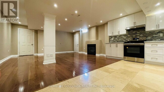 Building Photo - LOWER - 110A BOND CRESCENT