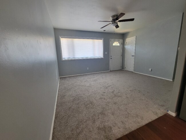 Foto del edificio - 1460 Ironwood Dr