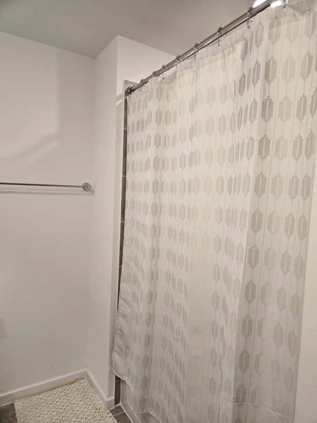 Building Photo - 7122 Clearwater Cv Dr