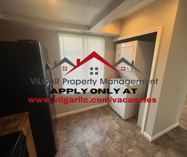 Building Photo - Spacious 3 Bed / 1.5 Bath Town-Home in Mer...