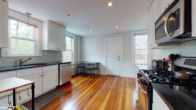 Building Photo - 38 Vinton St