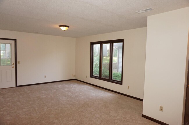 Building Photo - 619 Villa Park Ct