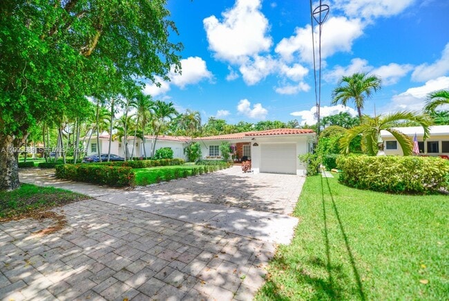 Photo - 1714 Costado St House