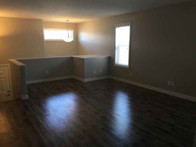 Photo du bâtiment - 12925 Oak Rd