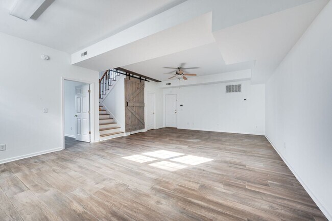 Building Photo - Available NOW! 4 Bed 3 Bath ALL Brick Hous...