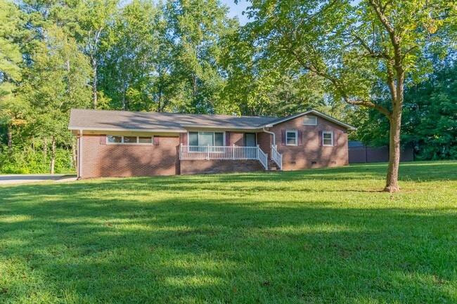 Building Photo - Remodeled ranch home in Lancaster, SC
