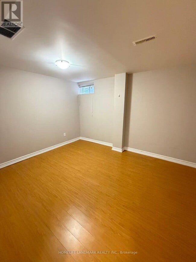 Building Photo - 30 Marlow Crescent