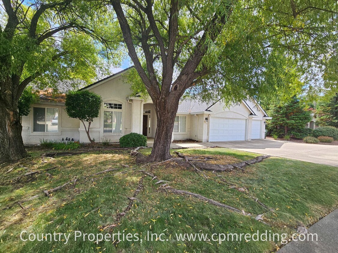 Primary Photo - Spacious House on Westside with Landscaper...