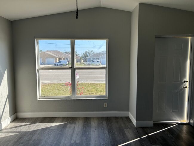 Foto del edificio - 2914 Santa Barbara Blvd