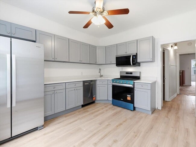 Building Photo - 98 W 47th St