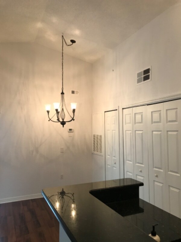 Building Photo - 8301 Elm Park Dr