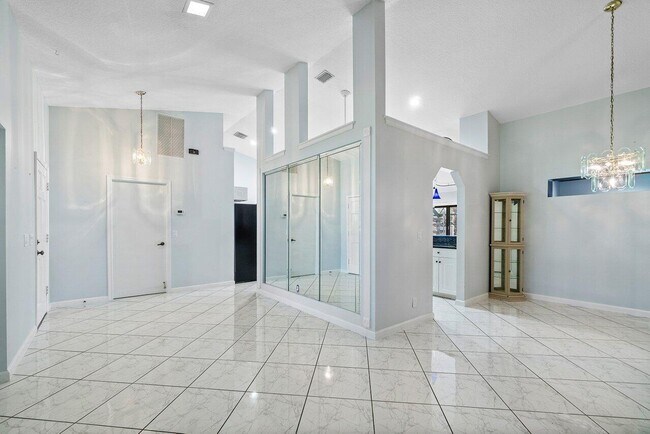 Building Photo - 61 W Rubber Tree Dr