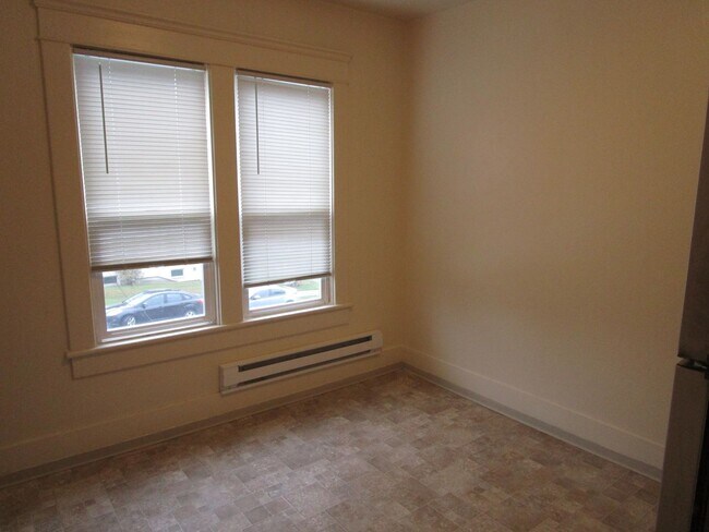 Foto del edificio - 3431 Rockefeller Ave