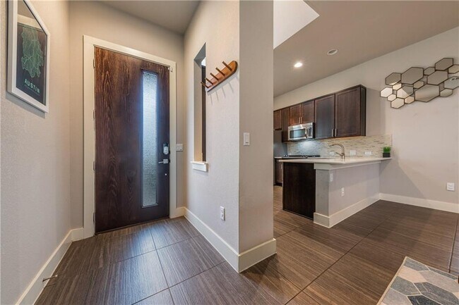 Building Photo - 8005 Izetta Ln