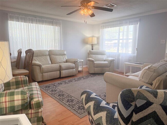 Foto del edificio - 13157 Clay Ave