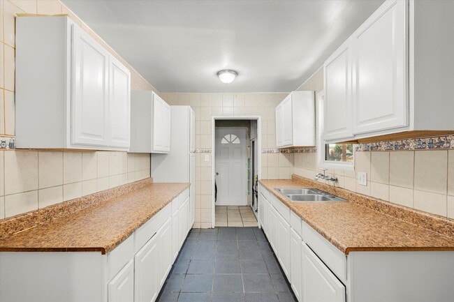 Building Photo - 4346 W 177th St
