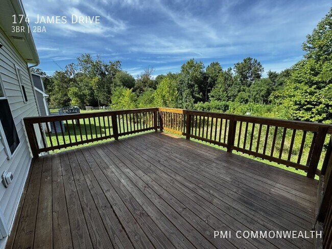 Foto del edificio - 174 James Dr