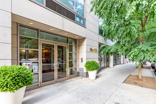 Foto del edificio - 242 E 25th St