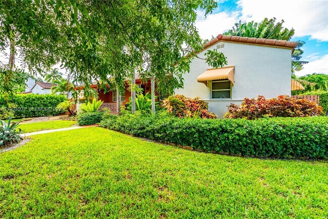 Building Photo - 427 NE 107th St