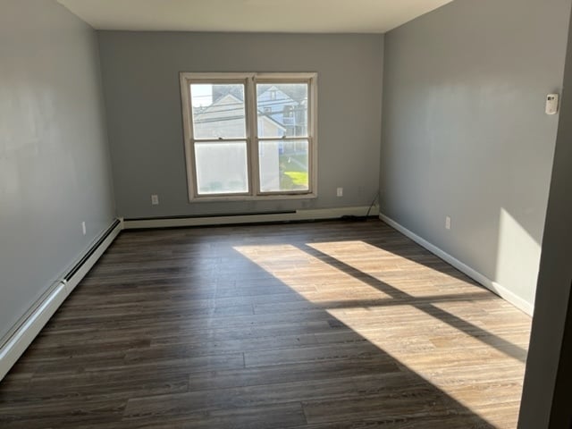 living room - 641 N Chestnut St