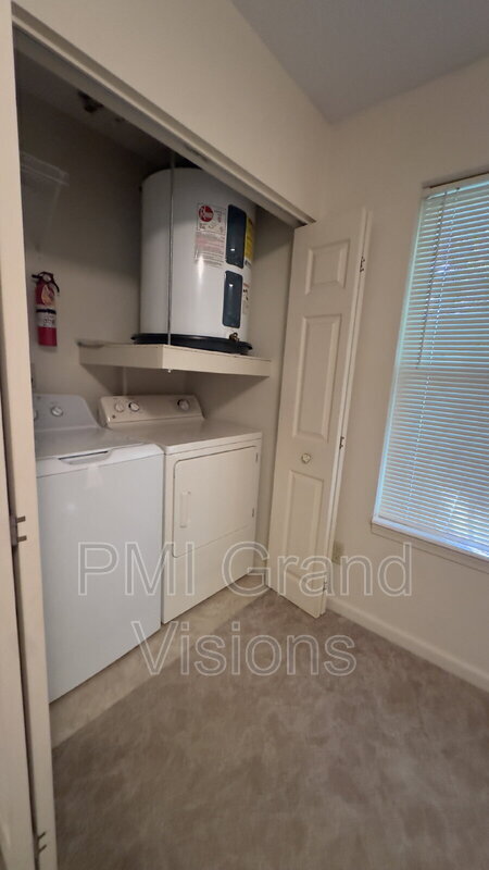 Foto del edificio - 1306 Arthur Ave