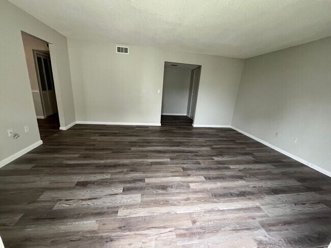 Foto del edificio - 525 Conway Rd