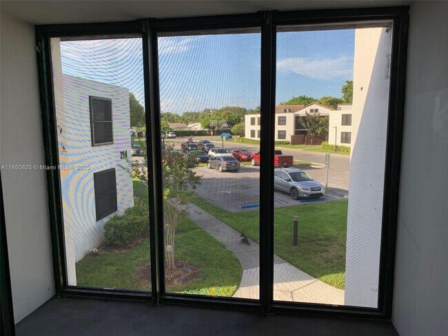 Foto del edificio - 214 Lake Pointe Dr