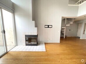 Building Photo - 640 Camino De La Reina