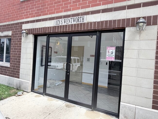 Building Photo - 1828 S Wentworth Ave
