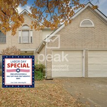 Building Photo - 817 Lionel Way