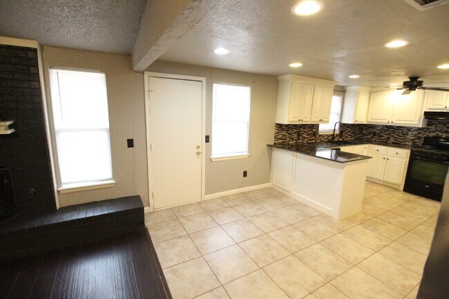 Building Photo - 1101 Whispering Oaks Blvd