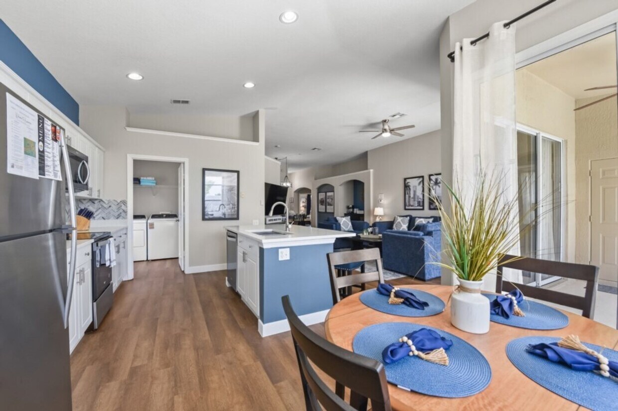 Foto principal - 8022 King Palm Cir
