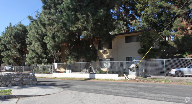 Building Photo - 5515-5525 Media Dr