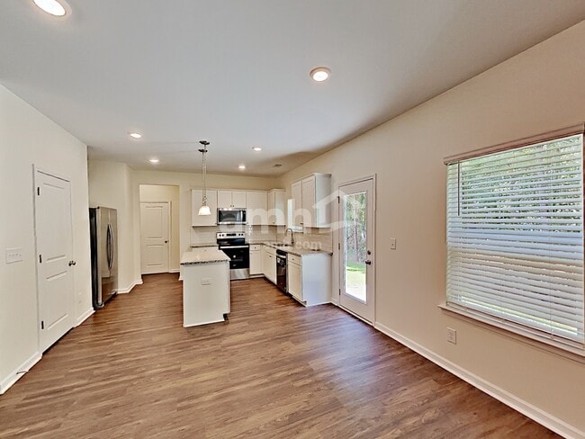 Building Photo - 529 Camp dr