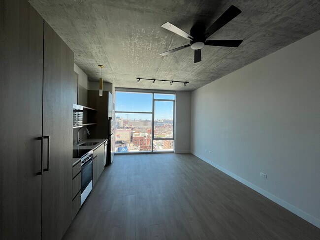 Building Photo - 750 N Wells St