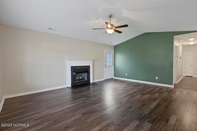 Building Photo - 426 Boysenberry Ln