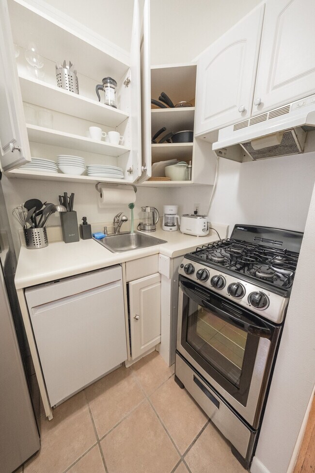 Building Photo - 346 E 76th St